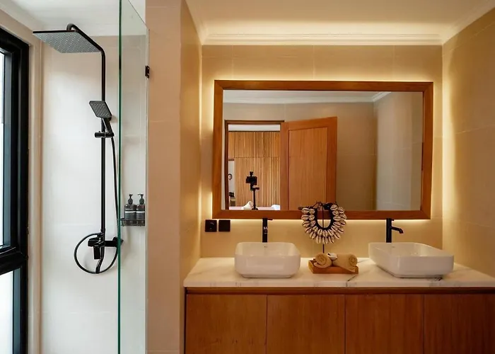 Holiday home Warm & Cozy Pool With Modern Comforts *