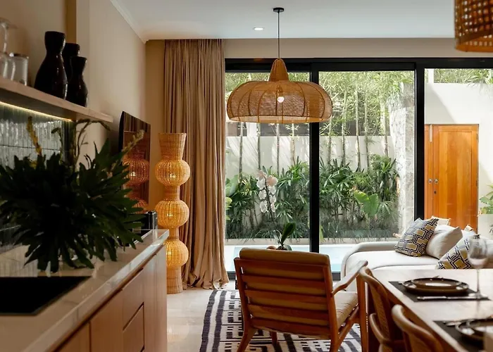 Warm & Cozy Pool With Modern Comforts *
