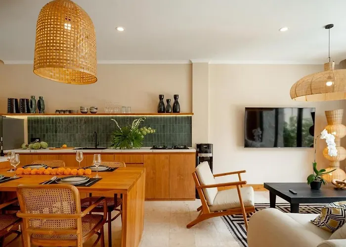 Warm & Cozy Pool With Modern Comforts Holiday home